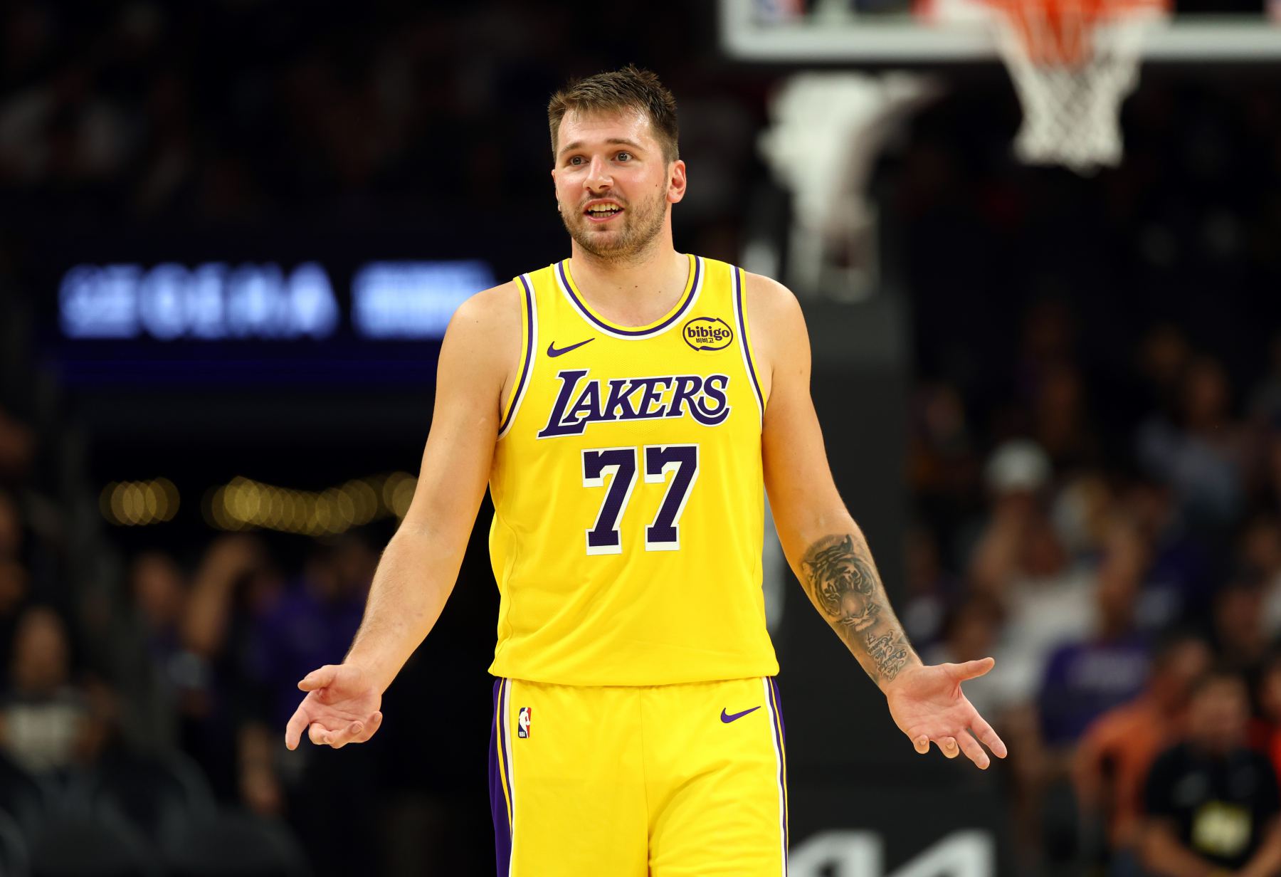Beat Jordan! Doncic scored 200 points in the first five games, ranking third in history