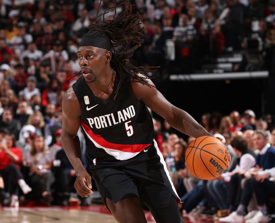 Holiday scored 22 points with 6 three-pointers and 10 points in the final quarter plus two free throws to kill the game.