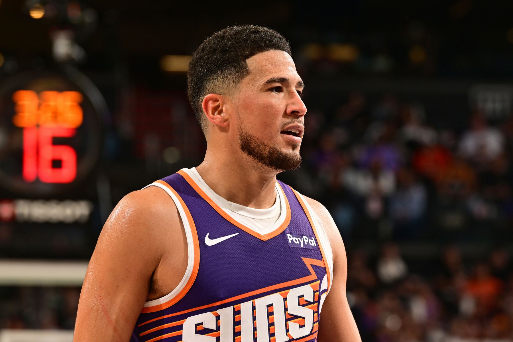 The key 2 penalties kill the suspense of the game! Booker scored 26 points, 3 rebounds and 9 assists in 38 minutes.
